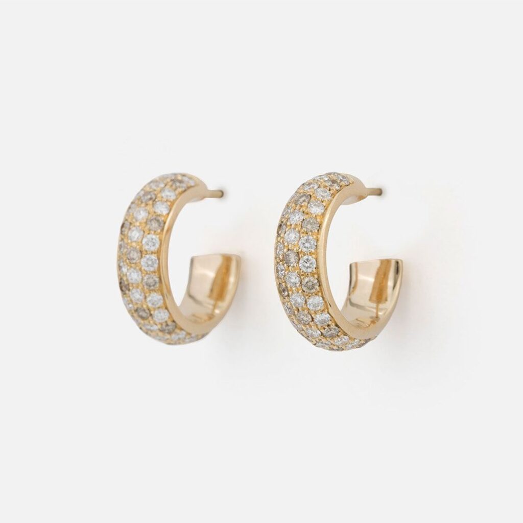 par de brincos em ouro amarelo com diamantes coleção fancy da Leitão & Irmão