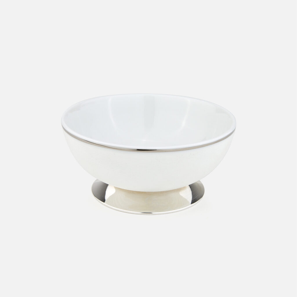 Taça branca riscada em porcelana biscuit e prata da leitão & Irmão