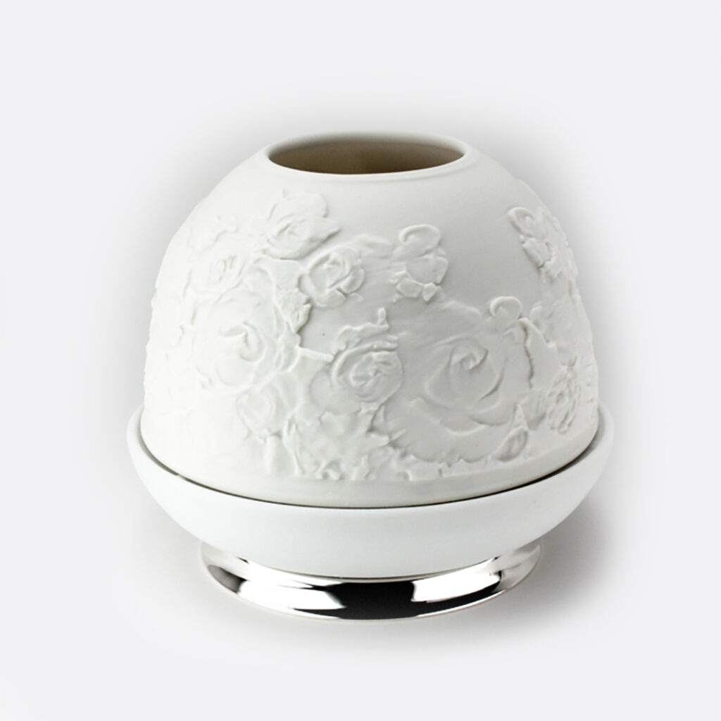 Porta velas em porcelana biscuit e prata motivo Rosas da Leitão & Irmão