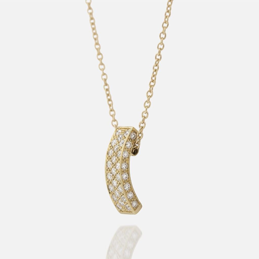 Colar em ouro amarelo e diamantes pavé da Leitão & Irmão