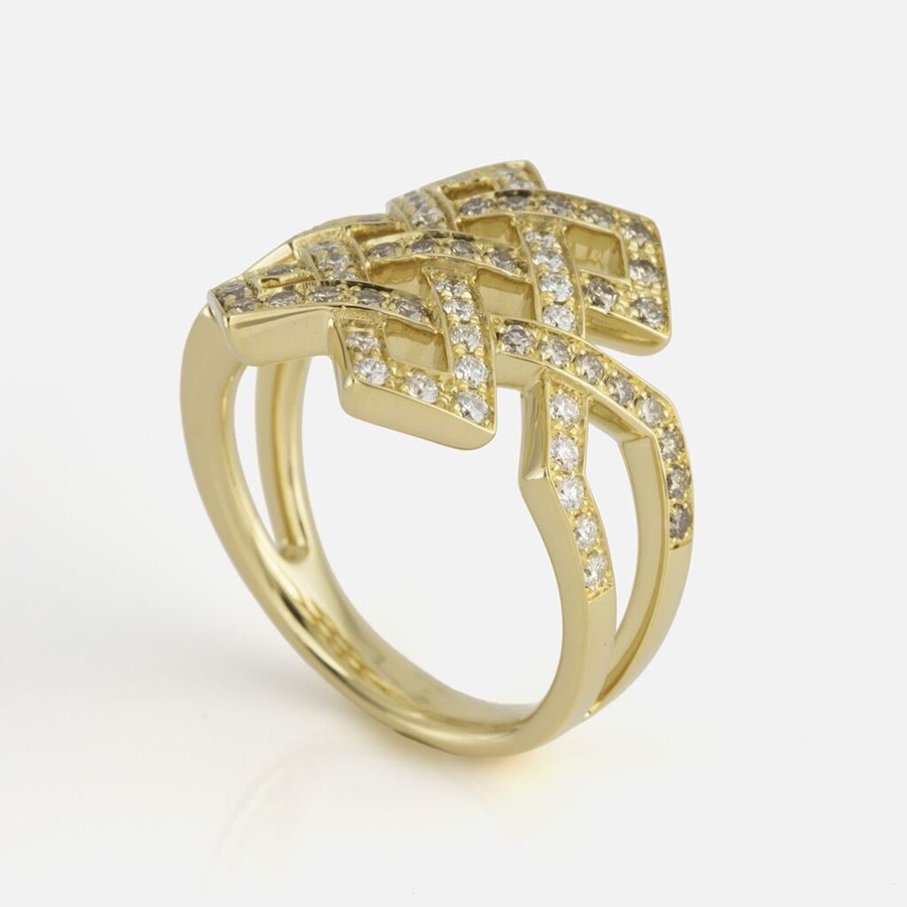 Anel amor eterno em ouro e diamantes da coleção oriente da Leitão & Irmão